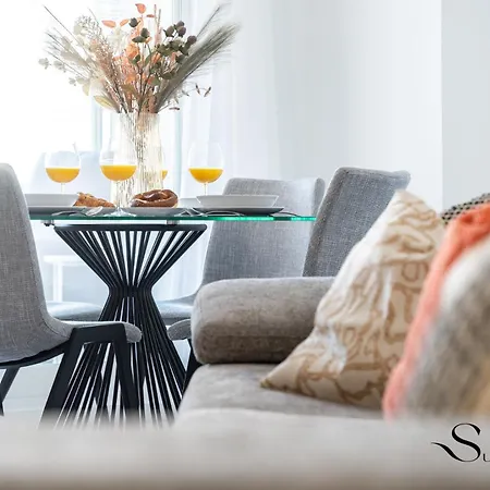 Fancy 2br Retreat Pool Parking, Wonderful Views Lejlighed