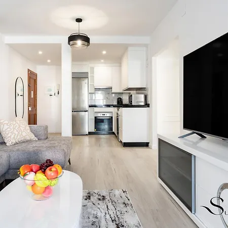 Fancy 2br Retreat Pool Parking, Wonderful Views 아파트 베날마데나코스타