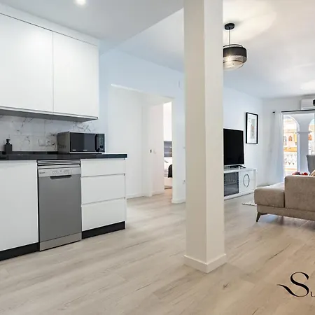 아파트 Fancy 2br Retreat Pool Parking, Wonderful Views 베날마데나코스타