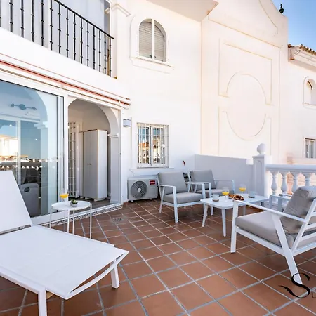 Apartment Fancy 2br Retreat Pool Parking, Wonderful Views Benalmadena