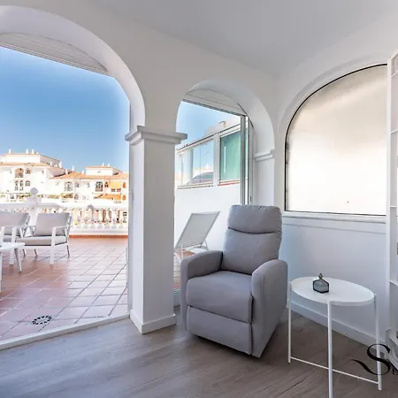 Fancy 2br Retreat Pool Parking, Wonderful Views Apartment